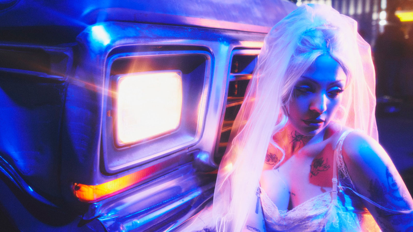 Mon Laferte anuncia su nuevo disco ‘Femme Fatale Vol. 2’ donde colabora St. Vincent