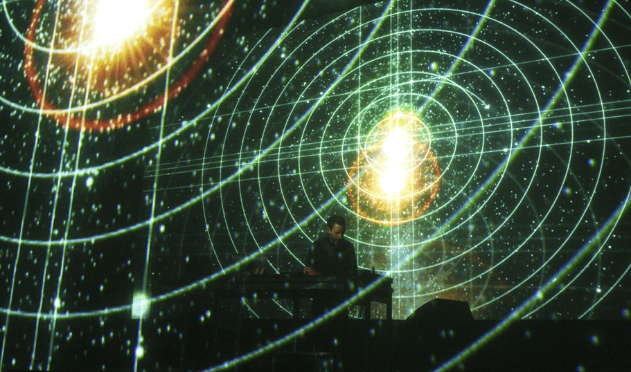 Gracias por 20 años: así vivimos la noche de WARPXX con Max Cooper, presentado por WARP + MUTEK MX