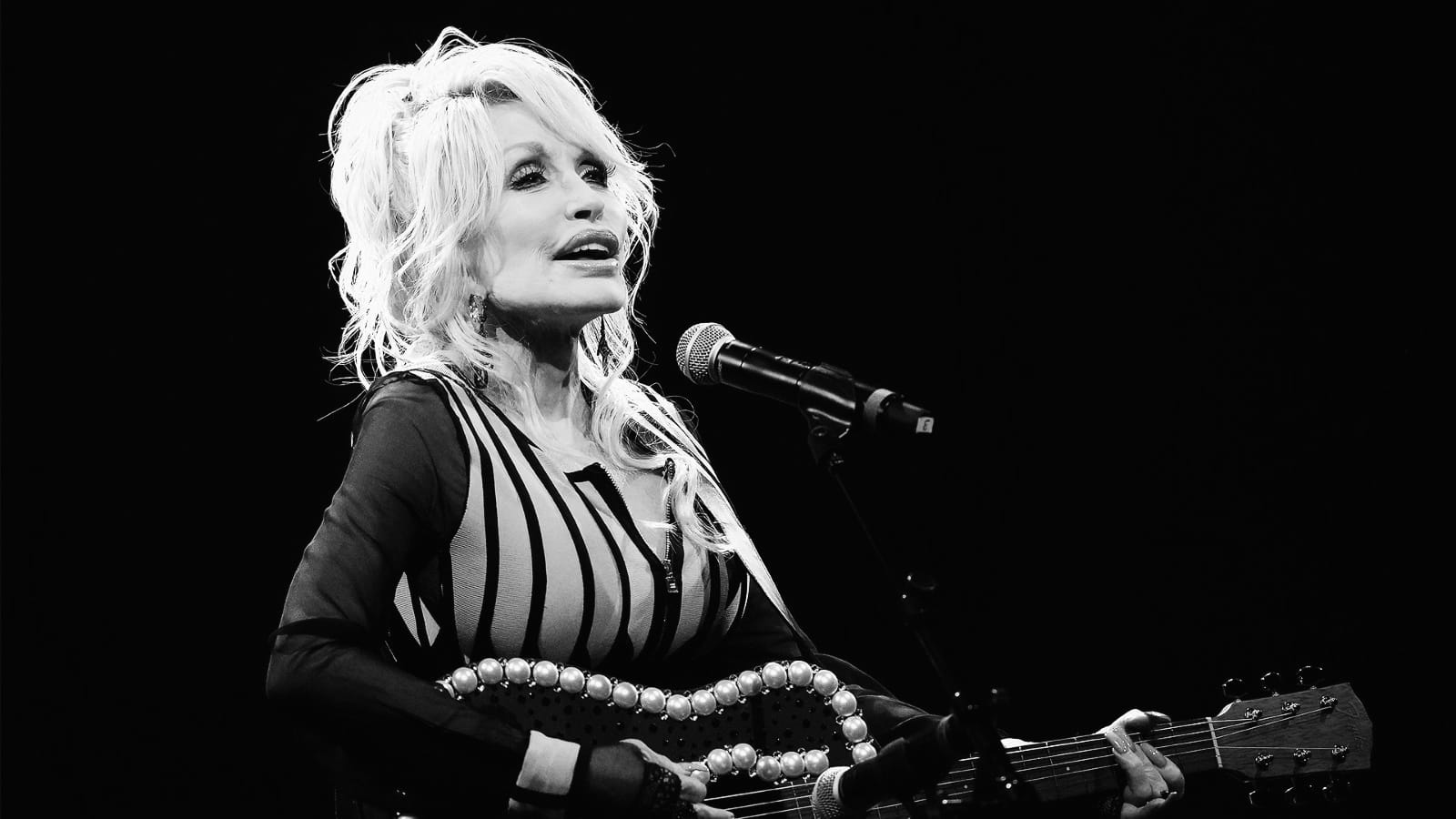 Trasciende Dolly Parton, amada superestrella de la música country