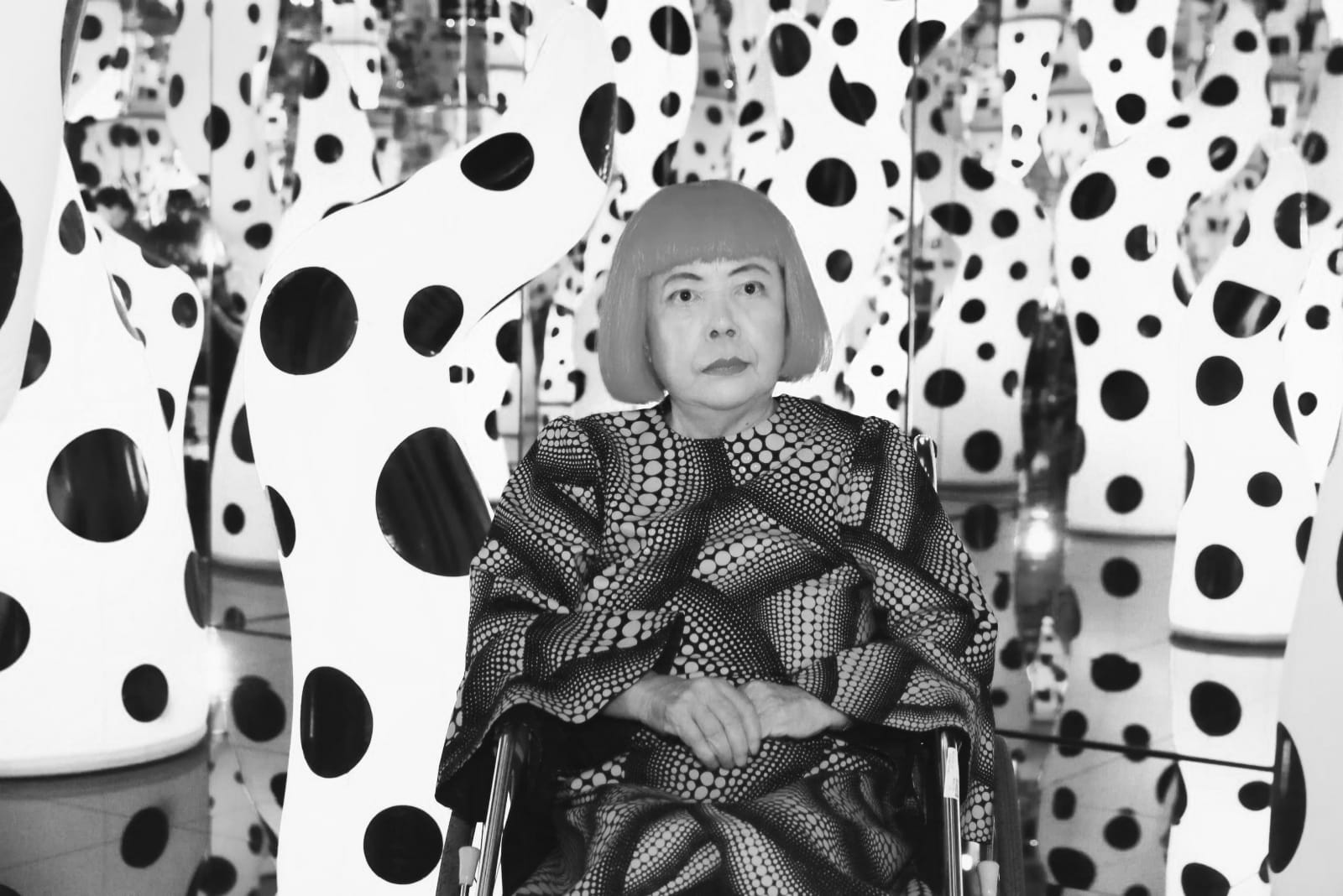 Trasciende Yayoi Kusama: artista de vanguardia y “la reina de los lunares”